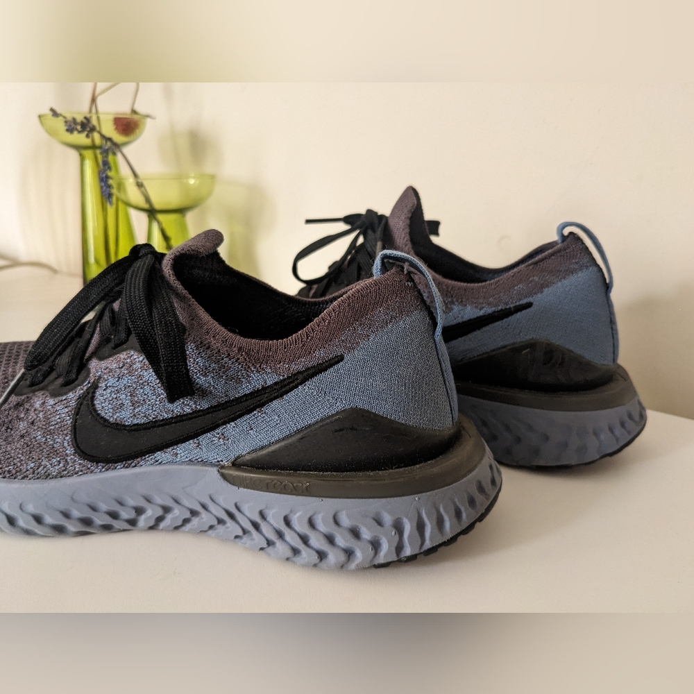 Nike React Flyknit Gym Shoe 6Y, 8 8.5 in women's. Great condition